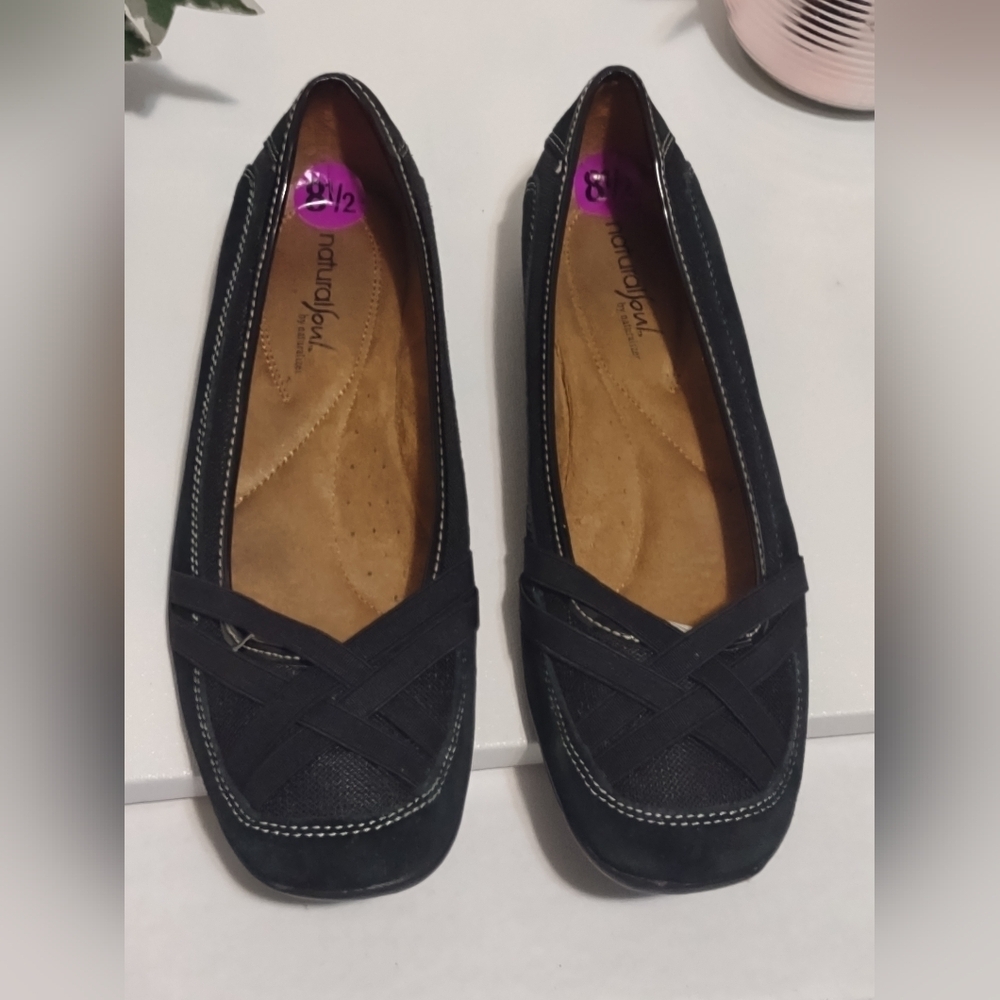 Natural Soul Women's Black Flats with Stitch Detail